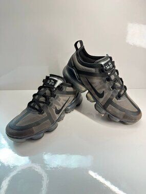 Nike Air Vapormax Lightweight Sneakers – US 8.5 (W) / US 7 (M)